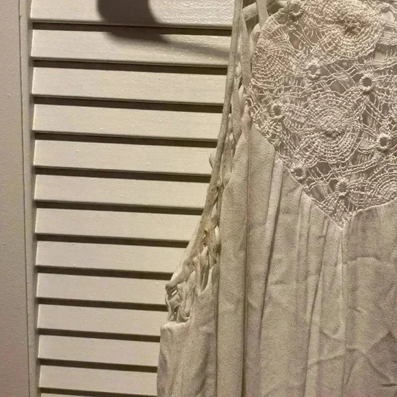 Beautiful White Dress - Broken Button On Back - Picture 6 of 7